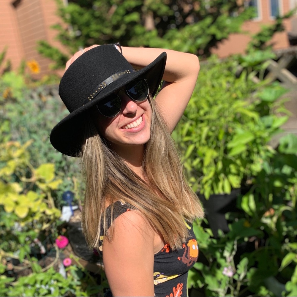 Meet your Posher, Melissa